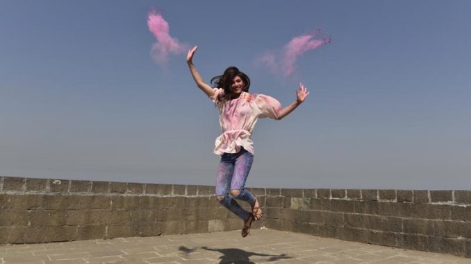 Kriti Sanon reminisces of Traditional Holi’s played during Childhood in Delhi!